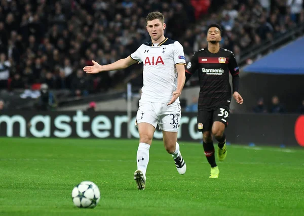 LONDON, ENGLAND - NOVEMBER 2, 2016: Tottenham 'dan Ben Davies, Tottenham Hotspur ve Bayern Leverkusen arasında oynanan UEFA Şampiyonlar Ligi E Grubu maçı sırasında Wembley Stadyumu' nda görüntülendi. Telif Hakkı: Cosmin Iftode / Picstaff
