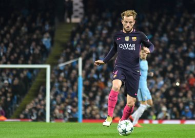 MANCHESTER, ENGLAND - NOVEMBER 1, 2016: Manchester City of Manchester Stadyumu 'nda oynanan UEFA Şampiyonlar Ligi C Grubu karşılaşması sırasında Ivan Rakitic' in görüntülenmiştir. Telif Hakkı: Cosmin Iftode / Picstaff