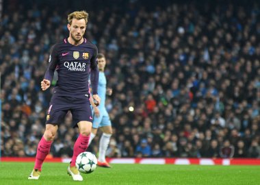 MANCHESTER, ENGLAND - NOVEMBER 1, 2016: Manchester City of Manchester Stadyumu 'nda oynanan UEFA Şampiyonlar Ligi C Grubu karşılaşması sırasında Ivan Rakitic' in görüntülenmiştir. Telif Hakkı: Cosmin Iftode / Picstaff