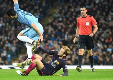 MANCHESTER, ENGLAND - NOVEMBER 1, 2016: Manchester City of Manchester Stadyumu 'nda oynanan UEFA Şampiyonlar Ligi C Grubu karşılaşması sırasında Ivan Rakitic' in görüntülenmiştir. Telif Hakkı: Cosmin Iftode / Picstaff