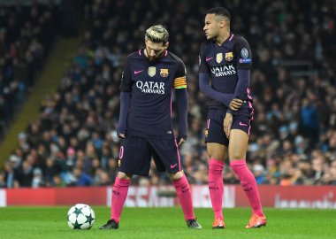 Manchester City ve FC Barcelona arasında oynanan UEFA Şampiyonlar Ligi C Grubu maçı sırasında Barcelona 'dan Lionel Messi (L) ve Neymar Jr. (R) tarafından resmedildi. Telif Hakkı: Cosmin Iftode / Picstaff