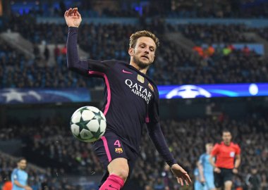 MANCHESTER, ENGLAND - NOVEMBER 1, 2016: Manchester City of Manchester Stadyumu 'nda oynanan UEFA Şampiyonlar Ligi C Grubu karşılaşması sırasında Ivan Rakitic' in görüntülenmiştir. Telif Hakkı: Cosmin Iftode / Picstaff