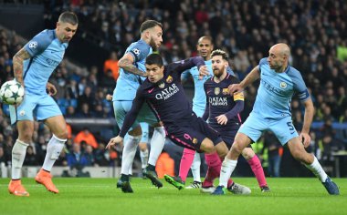 Manchester City ve FC Barcelona arasında oynanan UEFA Şampiyonlar Ligi C Grubu maçı sırasında Barcelona 'dan Nicolas Otamendi (L) ve Barcelona' dan Pablo Zabaleta (R). Anlaşıldı.