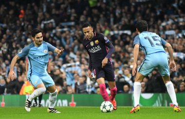 Manchester City ve FC Barcelona arasında oynanan UEFA Şampiyonlar Ligi C Grubu maçında Barselona 'dan Ilkay Gundogan (L) ve Barselona' dan Neymar Jr. (R) resmedilmiştir. Telif Hakkı: Çünkü