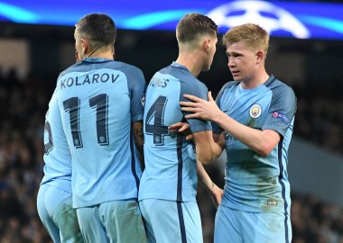 MANCHESTER, ENGLAND - NOVEMBER 1, 2016: Manchester City of Manchester Stadyumu 'nda oynanan UEFA Şampiyonlar Ligi C Grubu karşılaşmasında Kevin De Bruyne (R) resmedildi. Telif Hakkı: Cosmin Iftode / Picstaff