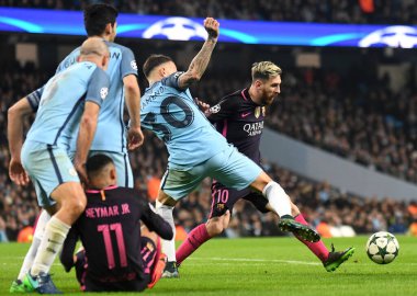 MANCHESTER, ENGLAND - NOVEMBER 1, 2016: Manchester City of Manchester Stadyumu 'nda oynanan UEFA Şampiyonlar Ligi C Grubu maçında Lionel Messi (R) eylem halindedir. Telif Hakkı: Cosmin Iftode / Picstaff