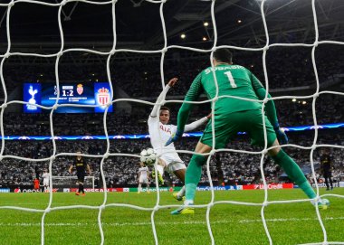 MANCHESTER, ENGLAND - 14 Eylül 2016: Tottenham 'dan Dele Alli (L) Tottenham Stadyumu' nda Tottenham Hotspur ve AS Monaco arasında oynanan UEFA Şampiyonlar Ligi E Grubu maçında resmedildi. Telif Hakkı: Cosmin Iftode / Picstaff