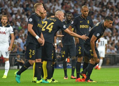 MANCHESTER, ENGLAND - 14 Eylül 2016: Kamil Glik (L) ve Nabil Dirar (R), Tottenham Hotspur ve AS Monaco arasında oynanan UEFA Şampiyonlar Ligi E Grubu maçı sırasında Wembley Stadyumu 'nda görüntülendi. Telif Hakkı: Cosmin Iftode / Picstaff