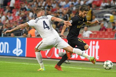 MANCHESTER, ENGLAND - 14 Eylül 2016: Monako 'lu Bernardo Silva (R) Tottenham Hotspur ve AS Monaco arasında oynanan UEFA Şampiyonlar Ligi E Grubu maçı sırasında Wembley Stadyumu' nda görüntülendi. Telif Hakkı: Cosmin Iftode / Picstaff