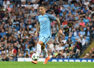 MANCHESTER, ENGLAND - 24 AĞUSTOS 2016: Kentli Aleksandar Kolarov, Etihad Stadyumu 'nda Manchester City (Engalnd) ile FCSB (Romanya) arasında oynanan 2016 / 17 UEFA Şampiyonlar Ligi maçının ikinci ayağı sırasında çekilmiştir. Telif Hakkı: Cosmin Iftode / Picstaff