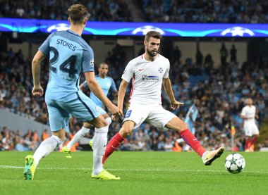 MANCHESTER, ENGLAND - 24 AĞUSTOS 2016: FCSB 'den Alexandru Tudorie (R), Etihad Stadyumu' nda Manchester City (Engalnd) ile FCSB (Romanya) arasında oynanan 2016 / 17 UEFA Şampiyonlar Ligi 'nin ikinci ayağı sırasında çekildi. Telif Hakkı: Cosmin Iftode / Picstaff