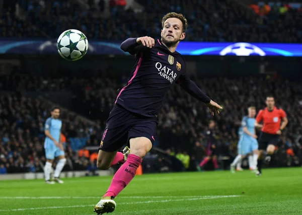 MANCHESTER, ENGLAND - NOVEMBER 1, 2016: Manchester City of Manchester Stadyumu 'nda oynanan UEFA Şampiyonlar Ligi C Grubu karşılaşması sırasında Ivan Rakitic' in görüntülenmiştir. Telif Hakkı: Cosmin Iftode / Picstaff