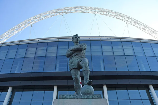 Manchester England September 2016 Bobby Moore Statue Vor Dem Uefa lizenzfreie Stockfotos