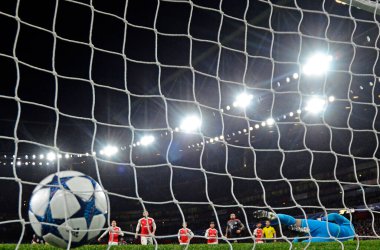 LONDON, ENGLAND - MARCH 7, 2017: David Ospina (R) of Arsenal concedes a goal during the second leg of the UEFA Champions League Round of 16 game between Arsenal FC and Bayern Munchen at Emirates Stadium. Copyright: Cosmin Iftode/Picstaff