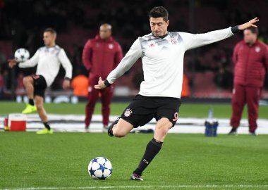 LONDON, ENGLAND - 7 Mart 2017: Bayern 'li Robert Lewandowski, Emirates Stadyumu' nda Arsenal FC ve Bayern Munchen arasında oynanan 16 maçlık UEFA Şampiyonlar Ligi ikinci turu öncesinde çekilmiştir. Telif Hakkı: Cosmin Iftode / Picstaff