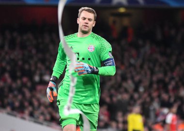 Manuel Neuer, Arsenal FC ve Bayern Munchen 'in Emirates Stadyumu' nda oynanan 16 maçlık UEFA Şampiyonlar Ligi ikinci raundunda attığı kağıt ruloları ile sahaya çıktı. Telif Hakkı: Cosmin Ift
