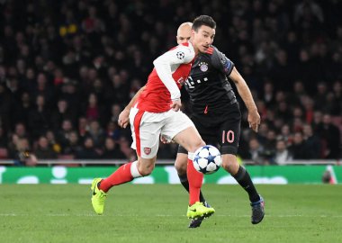 LONDON, ENGLAND - 7 Mart 2017: Arsenal 'li Laurent Koscielny, Arsenal FC ile Bayern Munchen arasında oynanan 16 maçlık UEFA Şampiyonlar Ligi karşılaşmasının ikinci etabı sırasında Emirates Stadyumu' nda görüntülendi. Telif Hakkı: Cosmin Iftode / Picstaff