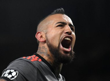 LONDON, ENGLAND - 7 Mart 2017: Bayern 'li Arturo Vidal, Arsenal FC ve Bayern Munchen arasında oynanan 16 maçlık UEFA Şampiyonlar Ligi ikinci turunda attığı golü kutluyor. Telif Hakkı: Cosmin Iftode / Picstaff