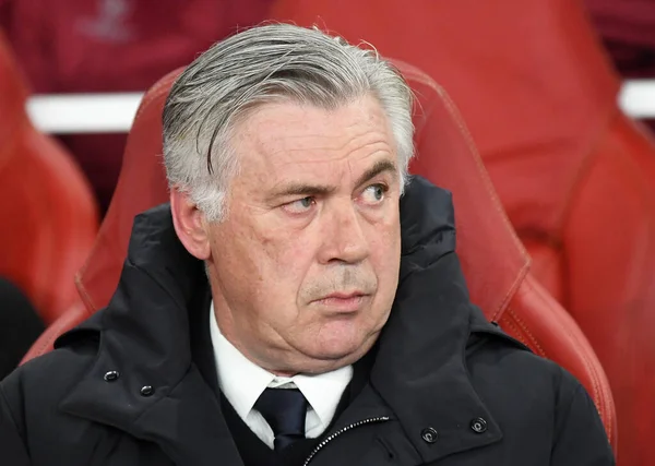 LONDON, ENGLAND - 7 Mart 2017: Bayern 'in baş antrenörü Carlo Ancelotti, Arsenal FC ile Bayern Munchen arasında oynanan 16 maçlık UEFA Şampiyonlar Ligi karşılaşmasının ikinci ayağı öncesinde Emirates Stadyumu' nda çekilmiştir. Telif Hakkı: Cosmin Iftode / Picstaff