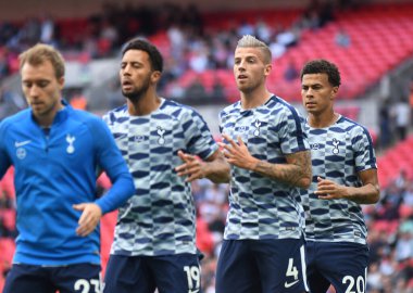 Tottenham 'dan Toby Alderweireld ve Dele Alli, Tottenham Hotspur ve Juventus Torino arasında Wembley Stadyumu' nda oynanan dostluk maçı öncesinde resim çektiler. Telif Hakkı: Cosmin Iftode / Picstaff
