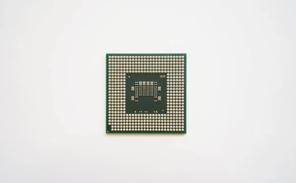 cpu işlemci yongası üzerinde beyaz izole