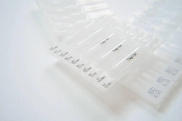 BFS Üfleme Doldur Mühür ampule paketi beyaz arkaplanda