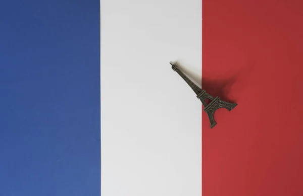Eyfel Kulesi ve Fransız bayrağı arkaplan rengi 
