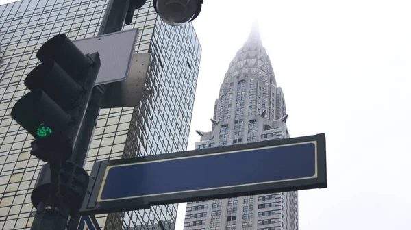 Sokak işareti Mockup ve ufuk çizgisi arkaplanı