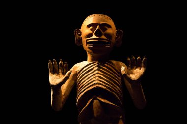 Leiden, Hollanda - SEPT 01, 2021: Antik Azteklerin heykeli. Meksika mı? Mictlantecuhtli, kartalların evinde bulundu..