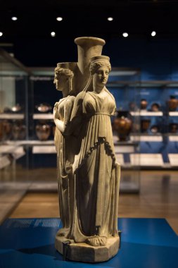 Leiden, Hollanda - AUG 07, 2021: Atina, Yunanistan 'dan heykeltıraş Alcamenes tarafından mermerden yapılmış tanrıça Hecate Epirgidia' nın heykeli.