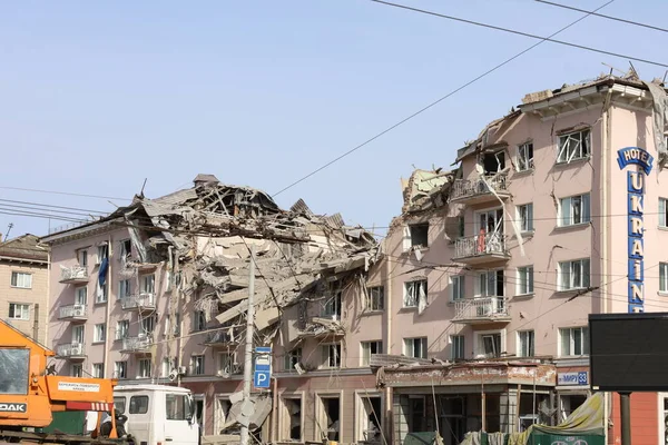 Ukrayna 'nın bir Rus füzesiyle patlamasının sonuçları. Ukrayna ve Rusya arasındaki savaş