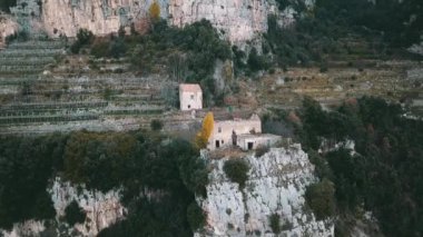 İtalya 'nın Amalfi Sahili' ndeki Yıkım Kalesi - Yörüngede Yörünge