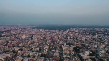 Hindistan, Rajasthan eyaletindeki Jaipur Şehri 'nin hava aracı görüntüsü. Geniş açı. Yüksek kaliteli FullHD görüntüler