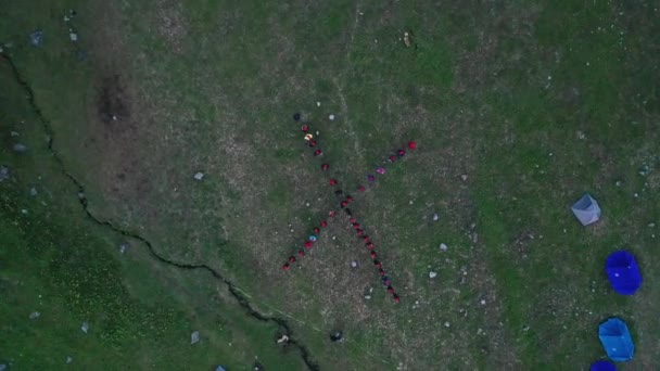 Team Campers Letter Formation Ground Aerial Top High Quality Fullhd — Video