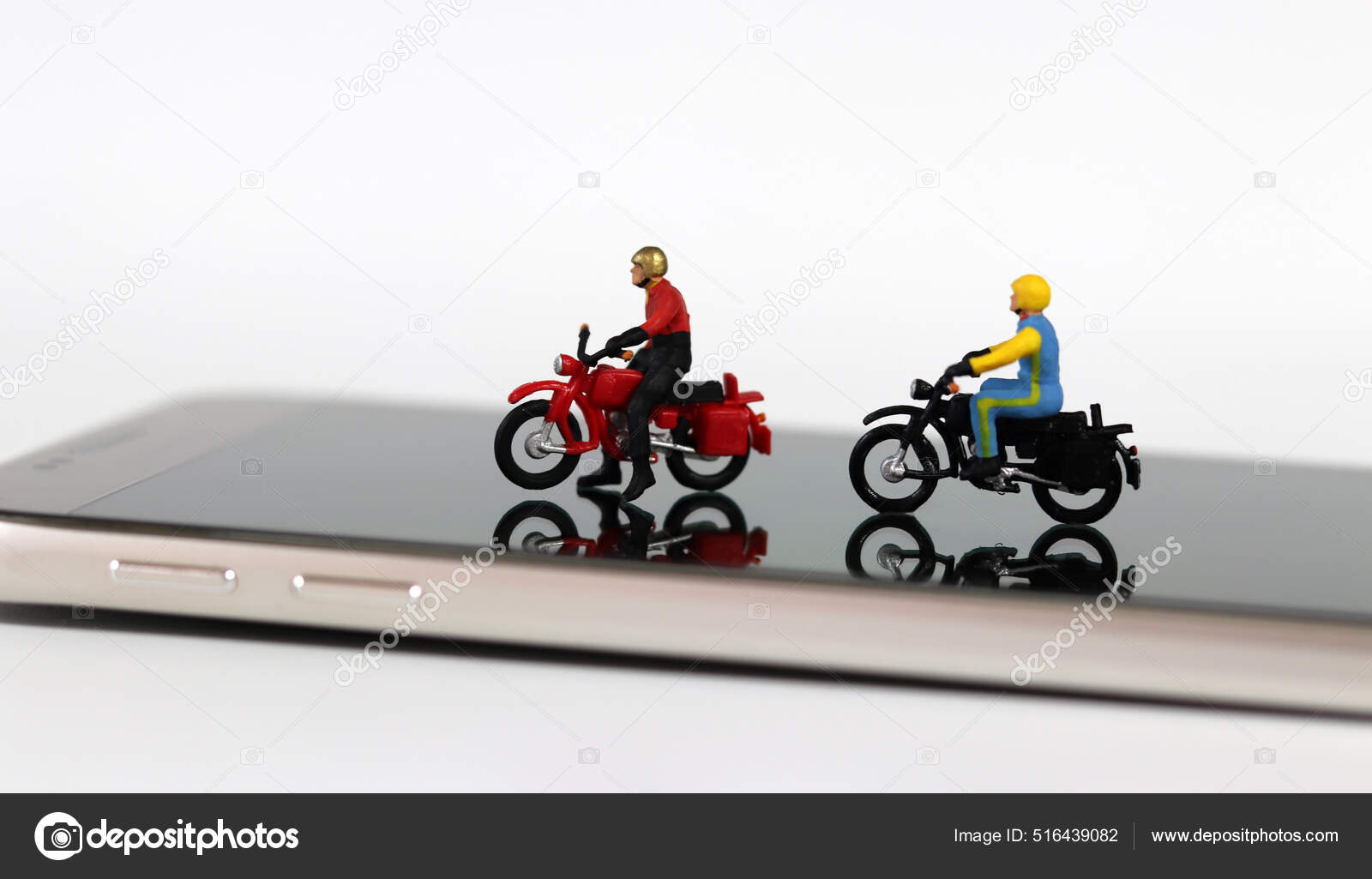 Fotos De Mensajero En Moto De Stock Mensajero En Moto Imagenes Libres De Derechos Depositphotos