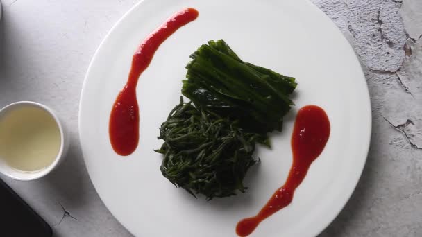 Seaweed Seaweed Sargassum Fusiforme Blanched Boiling Water Red Chili Pepper — Stock Video