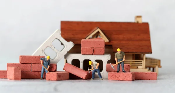 Miniature Workers Repairing Houses Miniature People Business Concept — Stockfoto