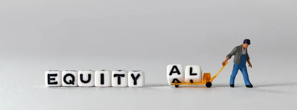 Білий Куб Словом Equality Концепція Рівності Рівності Мініатюрні Люди Бізнес — стокове фото