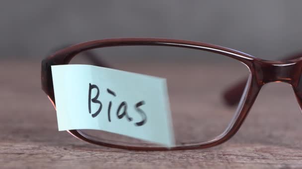 Pieces Paper Eyeglasses Bias Swaying Wind Concept Bias — Vídeo de Stock