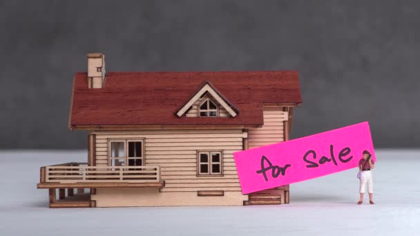 Sale Text Paper Miniature House Miniature People Miniature House Business — Vídeo de stock