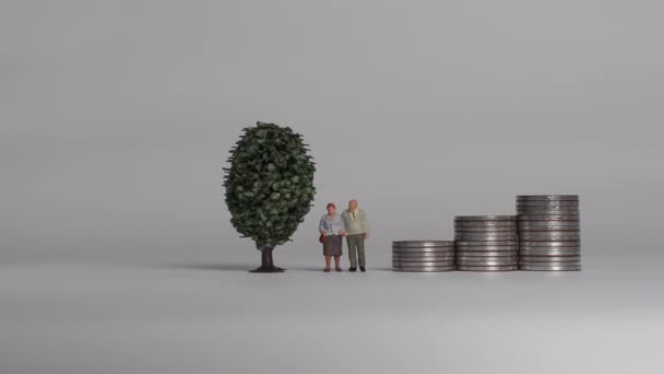 Miniaturní Lidé Koncept Stárnoucí Společnosti — Stock video