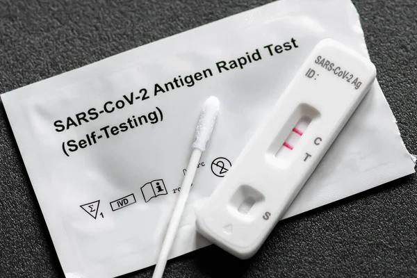 Positieve Covid Antigeen Testkit Voor Zelftesten Één Stap Coronavirus Antigeen — Stockfoto