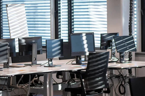 Office Closed Empty Due Covid Coronavirus Pandemic Computers Chairs Desks — Stock Photo, Image