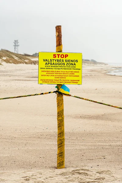 Litvanya ile Rusya 'nın Rusya' daki Kalininingrad enklavı arasındaki devlet sınırı, Avrupa Birliği 'nin plajda dur işareti ve gözlem kulesi ve Baltık Denizi' nde dikey olarak uyguladığı yaptırımlar nedeniyle kapatıldı.