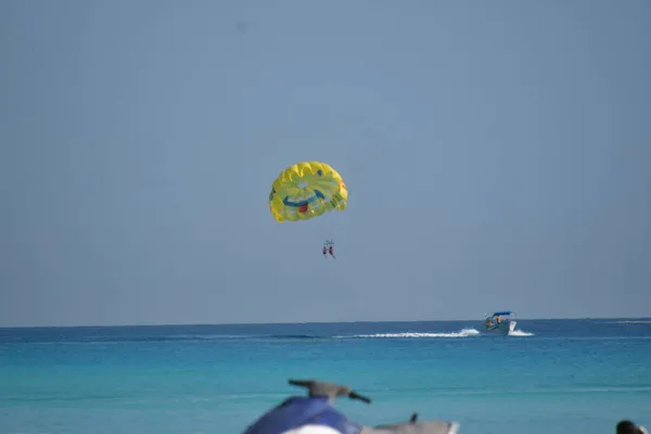 Mar Caribe Visto Desde Cancún Con Aguas Turquesas Claras Scooters —  Fotos de Stock