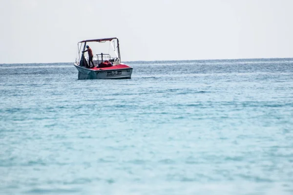 Caribbean Sea Seen Cancun Clear Turquoise Waters Scooters Catamarans Carrying — Stock Photo, Image