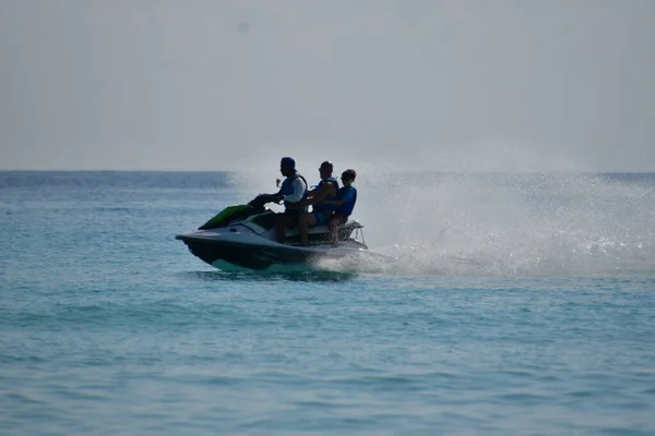 Caribbean Sea Seen Cancun Clear Turquoise Waters Scooters Catamarans Carrying — Stock Photo, Image