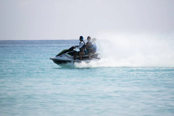 Mar Caribe Visto Cancún Com Águas Cristalinas Turquesa Scooters Catamarãs — Fotografia de Stock