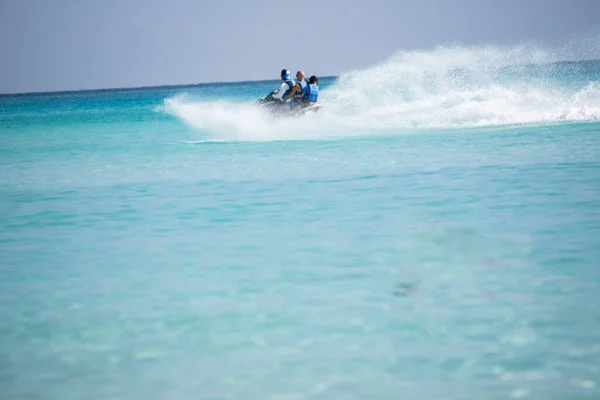 Caribbean Sea Seen Cancun Clear Turquoise Waters Scooters Catamarans Carrying — Stock Photo, Image