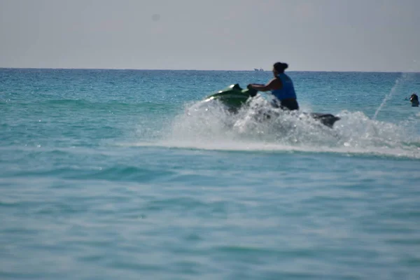 Mar Caribe Visto Cancún Com Águas Cristalinas Turquesa Scooters Catamarãs — Fotografia de Stock